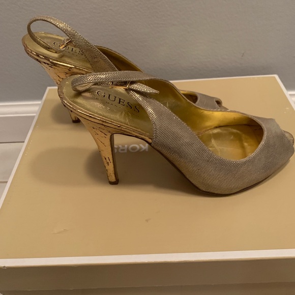 Guess heels in gold! SZ 6 - Picture 2 of 4